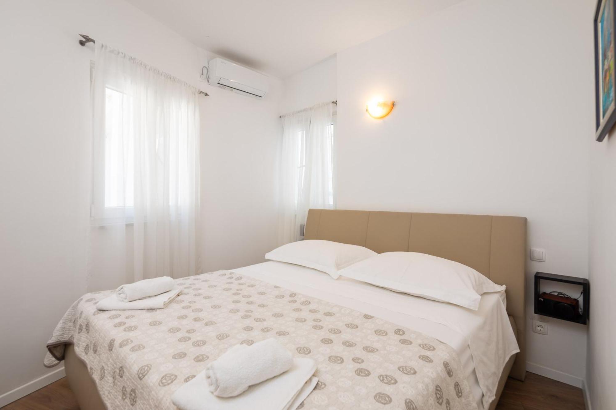 Caleta Seaview Suites II - Pool & Jacuzzi Lokva Rogoznica Exterior foto